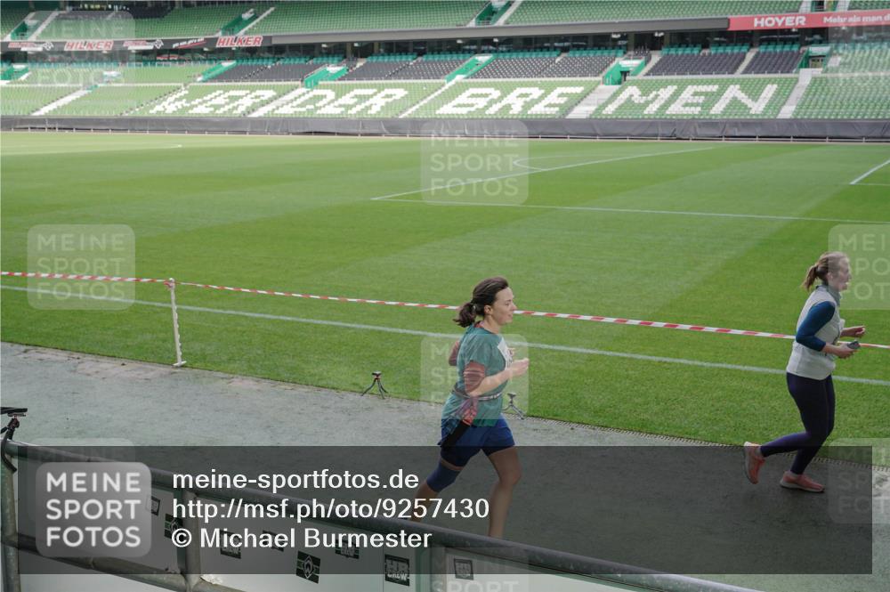 05.10.2025 - 20. swb-Marathon Bremen Michael Burmester http://msf.ph/oto/9257430 05.10.2025 10:45:05 Laufen im Stadion 7007, 7109, 7110, 8476, 9012, 9242, 9264, 9303, 9342, 9441, 9479, 9567, 9631, 9667, 9756, 9767, 9768, 9899, 9948, 9970, 10000, 10114, 10115, 10190, 10273, 10282, 10292, 10339, 10340, 10379, 10622, 10647, 10665, 10671, 10752, 10808, 10842, 10846, 10957, 10984, 11060, 11072, 11085, 11117, 11118, 11139, 11264, 11293, 11367, 11375, 11378, 11385, 11407, 11448, 11541, 11544, 11557, 11568, 11635, 8844, 9453, 9572, 10355, 10364, 10665, 11252, 11318, 11560 meine-sportfotos.de