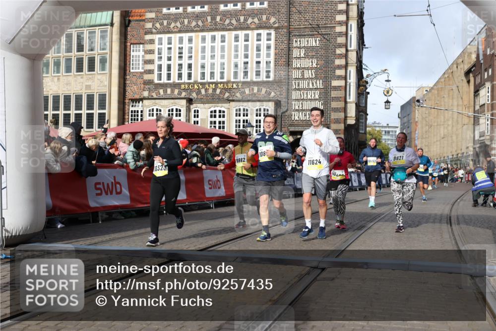 05.10.2025 - 20. swb-Marathon Bremen Yannick Fuchs http://msf.ph/oto/9257435 05.10.2025 10:55:51 Ziel 7165, 9195, 9197, 9621, 9882, 10088, 10287, 10323, 10475, 10653, 10755, 10800, 10909, 11081, 11249, 11586, 11588, 11624 meine-sportfotos.de