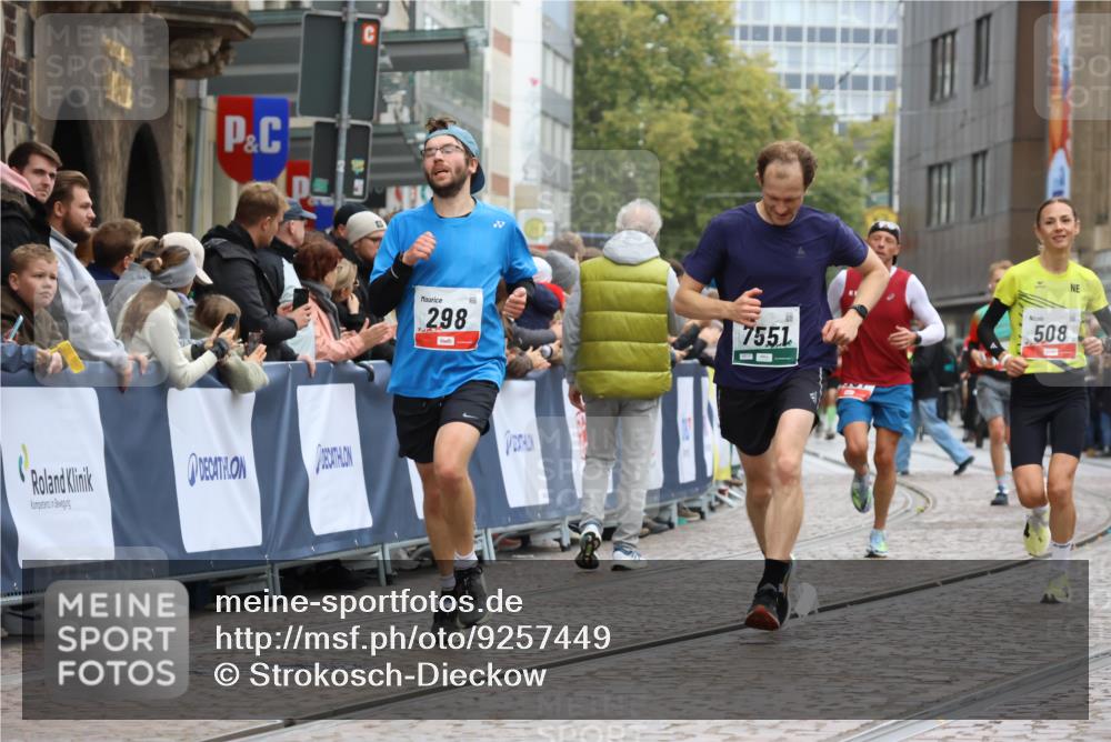 05.10.2025 - 20. swb-Marathon Bremen Strokosch-Dieckow http://msf.ph/oto/9257449 05.10.2025 12:54:57 Ziel 298, 508, 2151, 4807, 7551, 8849 meine-sportfotos.de
