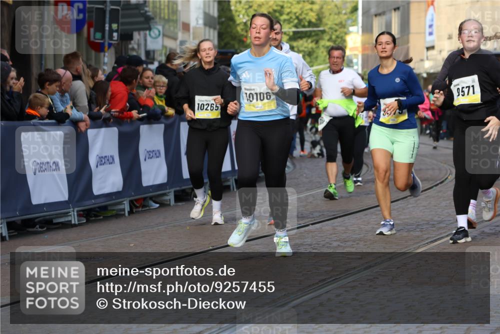 05.10.2025 - 20. swb-Marathon Bremen Strokosch-Dieckow http://msf.ph/oto/9257455 05.10.2025 11:03:53 Ziel 7788, 9241, 9379, 9571, 10106, 10265, 10271, 11039, 11183, 11272, 11609 meine-sportfotos.de
