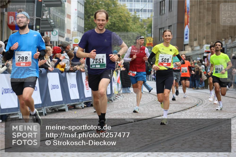 05.10.2025 - 20. swb-Marathon Bremen Strokosch-Dieckow http://msf.ph/oto/9257477 05.10.2025 12:54:58 Ziel 298, 508, 2151, 4030, 4807, 7551, 8849 meine-sportfotos.de