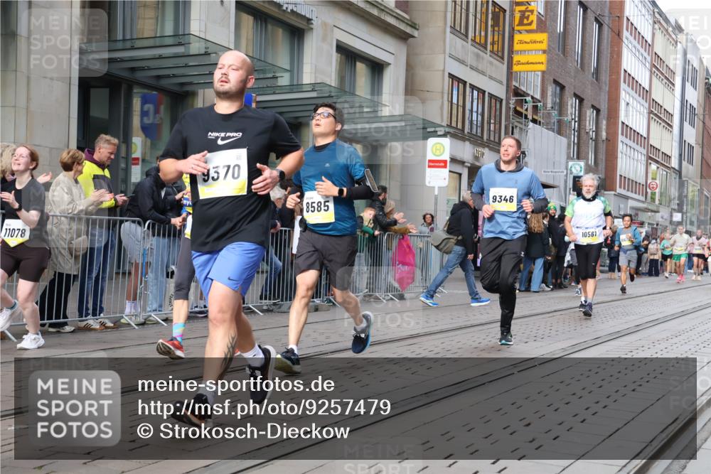 05.10.2025 - 20. swb-Marathon Bremen Strokosch-Dieckow http://msf.ph/oto/9257479 05.10.2025 10:58:24 Ziel 7163, 8585, 9346, 9349, 9359, 9370, 9430, 9472, 9518, 9529, 9540, 9542, 9622, 9714, 9766, 9913, 10049, 10080, 10261, 10263, 10285, 10408, 10513, 10527, 10560, 10561, 10591, 10679, 10871, 10936, 10988, 11078, 11290, 11483, 11612, 11651, 7163, 8585, 9346, 9349, 9359, 9370, 9430, 9472, 9518, 9529, 9540, 9542, 9622, 9714, 9766, 9913, 10049, 10080, 10261, 10263, 10285, 10408, 10513, 10527, 10560, 10561, 10591, 10679, 11290, 11483, 11612, 11651 meine-sportfotos.de