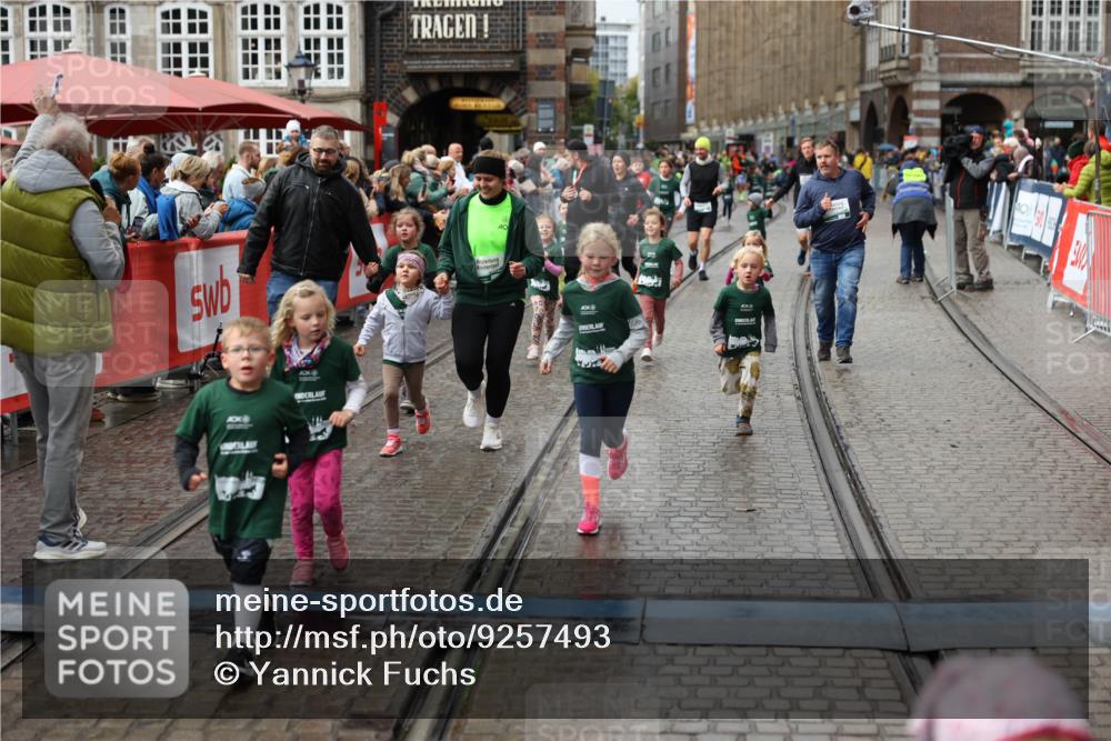 05.10.2025 - 20. swb-Marathon Bremen Yannick Fuchs http://msf.ph/oto/9257493 05.10.2025 15:22:56 Ziel  meine-sportfotos.de