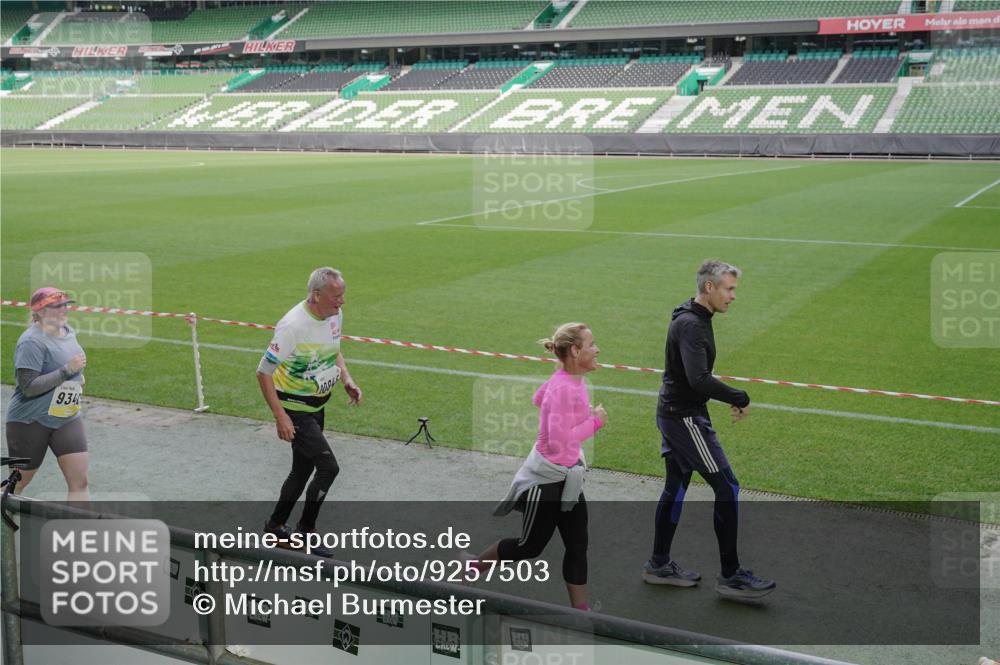 05.10.2025 - 20. swb-Marathon Bremen Michael Burmester http://msf.ph/oto/9257503 05.10.2025 10:45:10 Laufen im Stadion 7109, 7110, 8476, 9012, 9242, 9264, 9342, 9441, 9567, 9631, 9756, 9767, 9768, 9899, 9948, 9970, 10000, 10114, 10115, 10190, 10273, 10282, 10292, 10339, 10340, 10379, 10622, 10647, 10671, 10728, 10752, 10808, 10842, 10846, 10957, 11060, 11085, 11117, 11118, 11139, 11264, 11293, 11367, 11375, 11378, 11385, 11407, 11541, 11544, 11557, 7007, 8844, 9303, 9479, 9572, 9667, 10355, 10364, 10665, 10984, 11072, 11252, 11318, 11385, 11448, 11560 meine-sportfotos.de