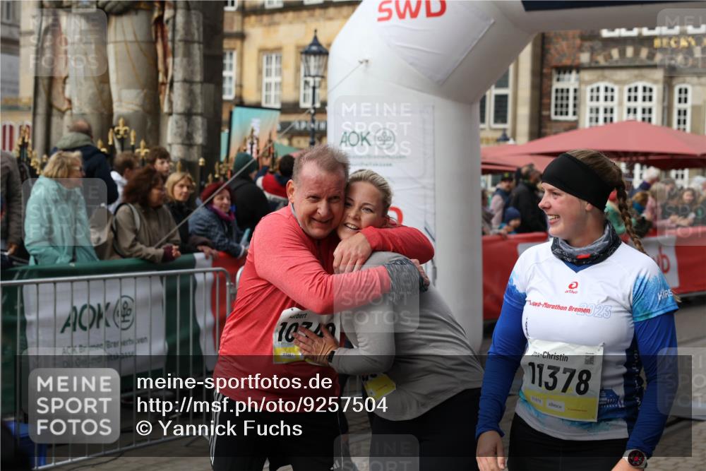 05.10.2025 - 20. swb-Marathon Bremen Yannick Fuchs http://msf.ph/oto/9257504 05.10.2025 11:16:25 Ziel 7110, 9679, 10339, 10340, 10564, 11247, 11378 meine-sportfotos.de