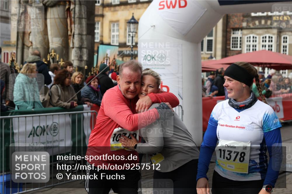 05.10.2025 - 20. swb-Marathon Bremen Yannick Fuchs http://msf.ph/oto/9257512 05.10.2025 11:16:25 Ziel 7110, 9679, 10339, 10340, 10564, 11247, 11378 meine-sportfotos.de