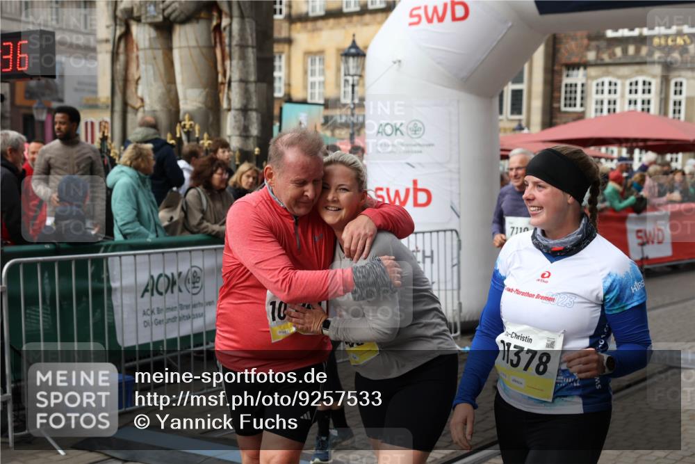 05.10.2025 - 20. swb-Marathon Bremen Yannick Fuchs http://msf.ph/oto/9257533 05.10.2025 11:16:25 Ziel 7110, 9679, 10339, 10340, 10564, 11247, 11378 meine-sportfotos.de