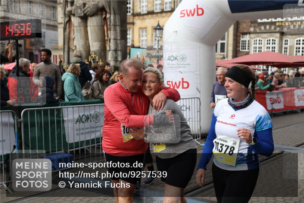 05.10.2025 - 20. swb-Marathon Bremen Yannick Fuchs http://msf.ph/oto/9257539 05.10.2025 11:16:25 Ziel 7110, 9679, 10339, 10340, 10564, 11247, 11378 meine-sportfotos.de