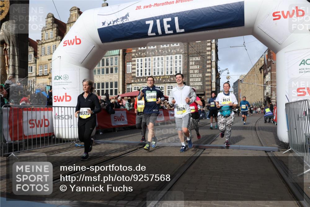 05.10.2025 - 20. swb-Marathon Bremen Yannick Fuchs http://msf.ph/oto/9257568 05.10.2025 10:55:53 Ziel 9195, 9197, 9521, 9621, 9882, 10088, 10253, 10287, 10323, 10385, 10475, 10653, 10800, 10909, 11081, 11249, 11586, 11624 meine-sportfotos.de