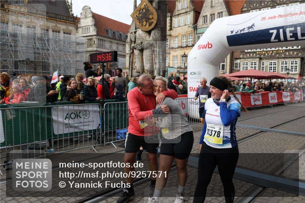 05.10.2025 - 20. swb-Marathon Bremen Yannick Fuchs http://msf.ph/oto/9257571 05.10.2025 11:16:26 Ziel 7110, 10339, 10340, 10564, 11029, 11247, 11378 meine-sportfotos.de