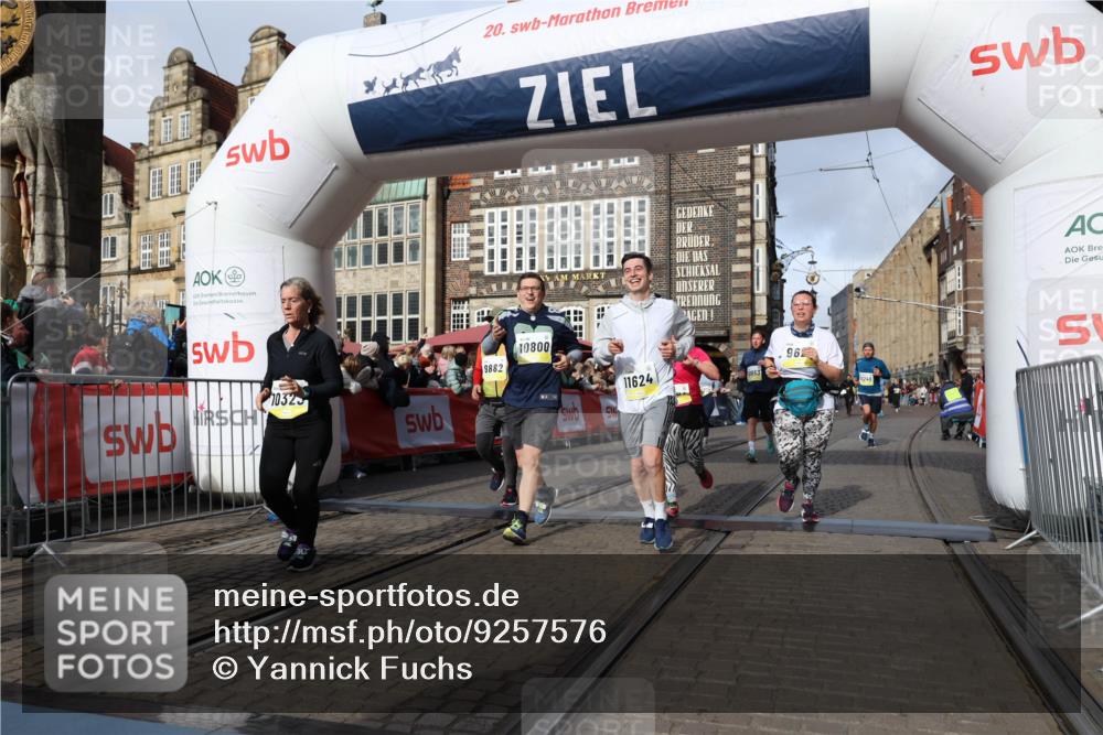 05.10.2025 - 20. swb-Marathon Bremen Yannick Fuchs http://msf.ph/oto/9257576 05.10.2025 10:55:53 Ziel 9195, 9197, 9521, 9621, 9882, 10088, 10253, 10287, 10323, 10385, 10475, 10653, 10800, 10909, 11081, 11249, 11586, 11624 meine-sportfotos.de