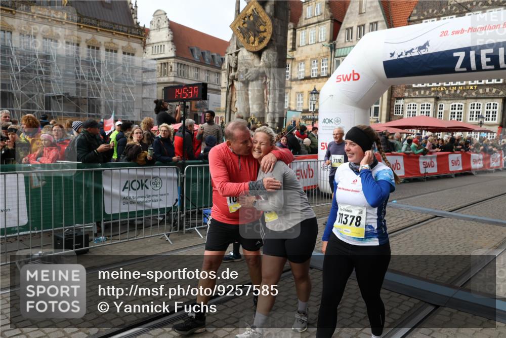 05.10.2025 - 20. swb-Marathon Bremen Yannick Fuchs http://msf.ph/oto/9257585 05.10.2025 11:16:26 Ziel 7110, 10339, 10340, 10564, 11029, 11247, 11378 meine-sportfotos.de