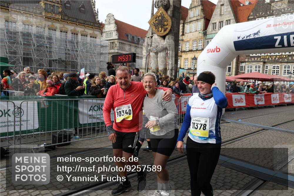 05.10.2025 - 20. swb-Marathon Bremen Yannick Fuchs http://msf.ph/oto/9257589 05.10.2025 11:16:26 Ziel 7110, 10339, 10340, 10564, 11029, 11247, 11378 meine-sportfotos.de