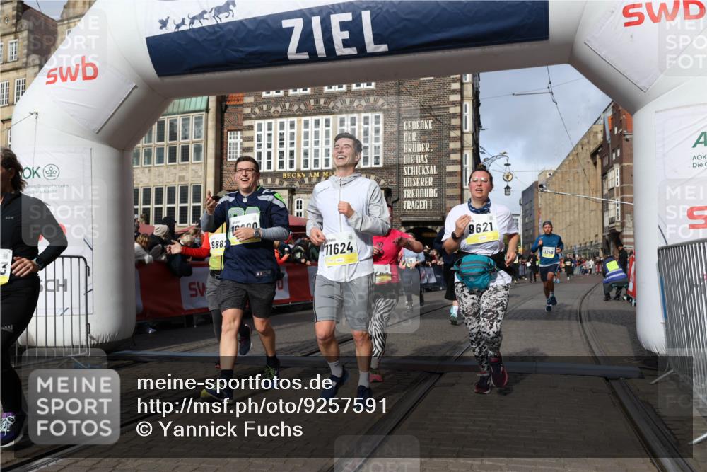 05.10.2025 - 20. swb-Marathon Bremen Yannick Fuchs http://msf.ph/oto/9257591 05.10.2025 10:55:53 Ziel 9195, 9197, 9521, 9621, 9882, 10088, 10253, 10287, 10323, 10385, 10475, 10653, 10800, 10909, 11081, 11249, 11586, 11624 meine-sportfotos.de