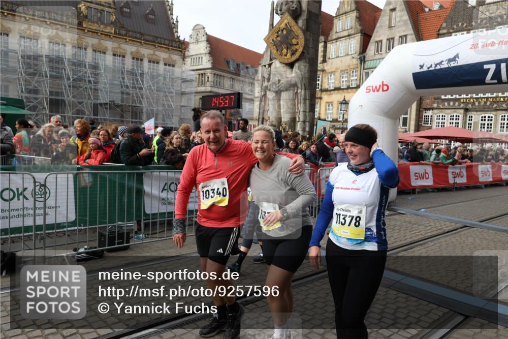 05.10.2025 - 20. swb-Marathon Bremen Yannick Fuchs http://msf.ph/oto/9257596 05.10.2025 11:16:26 Ziel 7110, 10339, 10340, 10564, 11029, 11247, 11378 meine-sportfotos.de