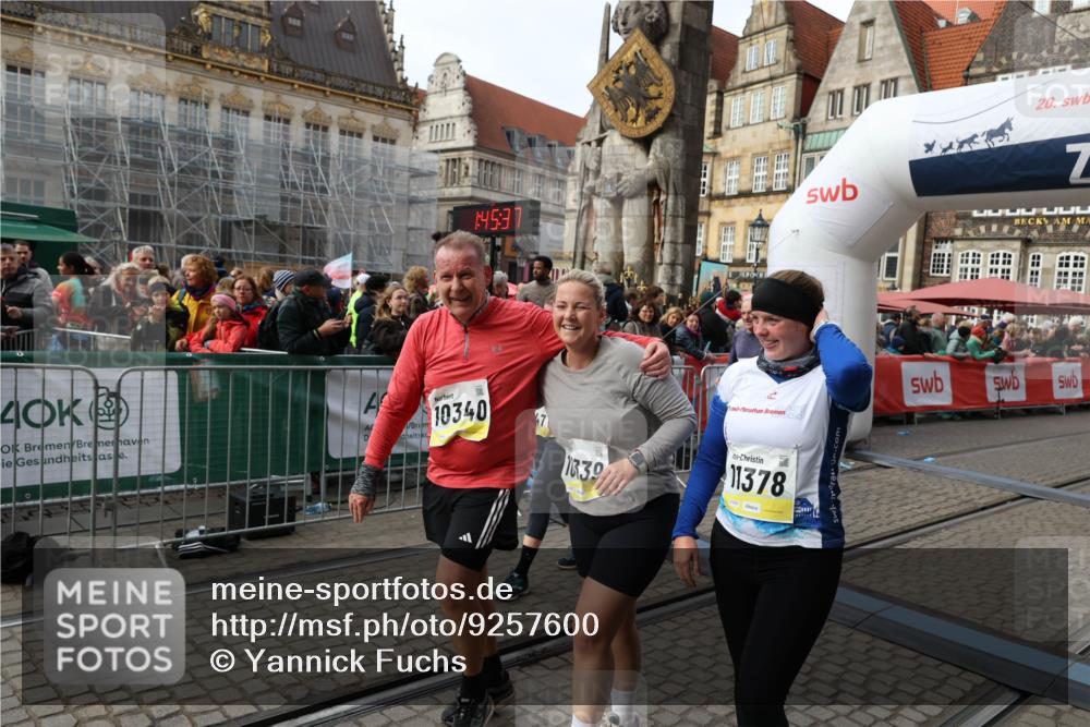 05.10.2025 - 20. swb-Marathon Bremen Yannick Fuchs http://msf.ph/oto/9257600 05.10.2025 11:16:26 Ziel 7110, 10339, 10340, 10564, 11029, 11247, 11378 meine-sportfotos.de