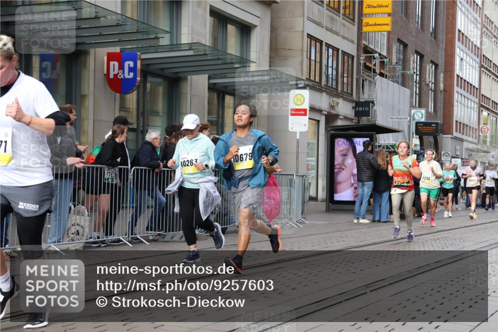 05.10.2025 - 20. swb-Marathon Bremen Strokosch-Dieckow http://msf.ph/oto/9257603 05.10.2025 10:58:29 Ziel 7163, 8585, 9346, 9349, 9359, 9370, 9430, 9472, 9518, 9529, 9540, 9542, 9601, 9622, 9714, 9847, 9977, 10049, 10080, 10263, 10527, 10560, 10561, 10588, 10591, 10679, 10871, 10936, 11078, 11290, 11483, 11612, 11651, 7163, 8585, 9346, 9349, 9359, 9370, 9430, 9472, 9518, 9529, 9540, 9542, 9601, 9622, 9714, 9847, 9977, 10049, 10080, 10263, 10527, 10560, 10561, 10588, 10591, 10679, 11290, 11483, 11612, 11651 meine-sportfotos.de