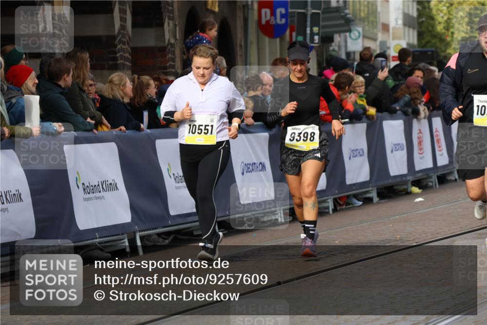 05.10.2025 - 20. swb-Marathon Bremen Strokosch-Dieckow http://msf.ph/oto/9257609 05.10.2025 11:03:59 Ziel 7123, 9275, 9398, 10205, 10265, 10271, 10551, 11183, 11609, 11611 meine-sportfotos.de