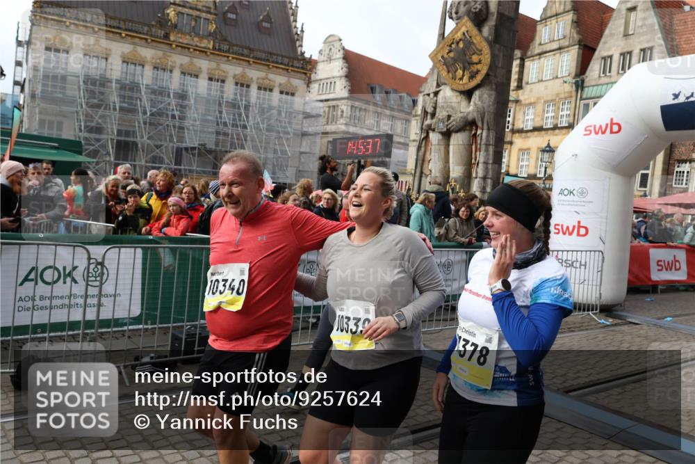 05.10.2025 - 20. swb-Marathon Bremen Yannick Fuchs http://msf.ph/oto/9257624 05.10.2025 11:16:27 Ziel 7110, 10083, 10339, 10340, 11029, 11247, 11378 meine-sportfotos.de