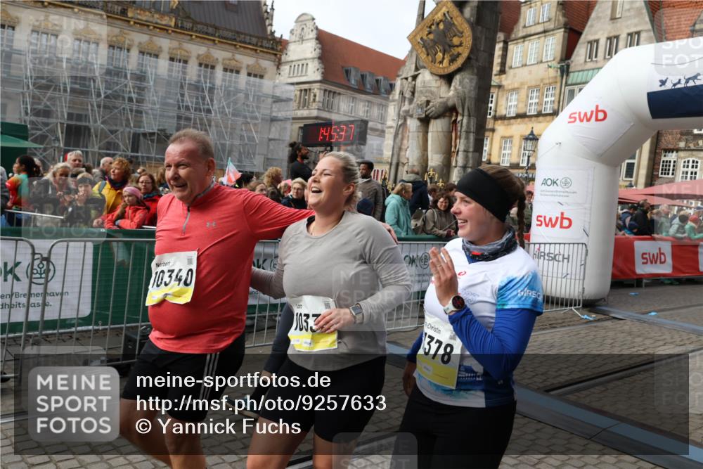 05.10.2025 - 20. swb-Marathon Bremen Yannick Fuchs http://msf.ph/oto/9257633 05.10.2025 11:16:27 Ziel 7110, 10083, 10339, 10340, 11029, 11247, 11378 meine-sportfotos.de