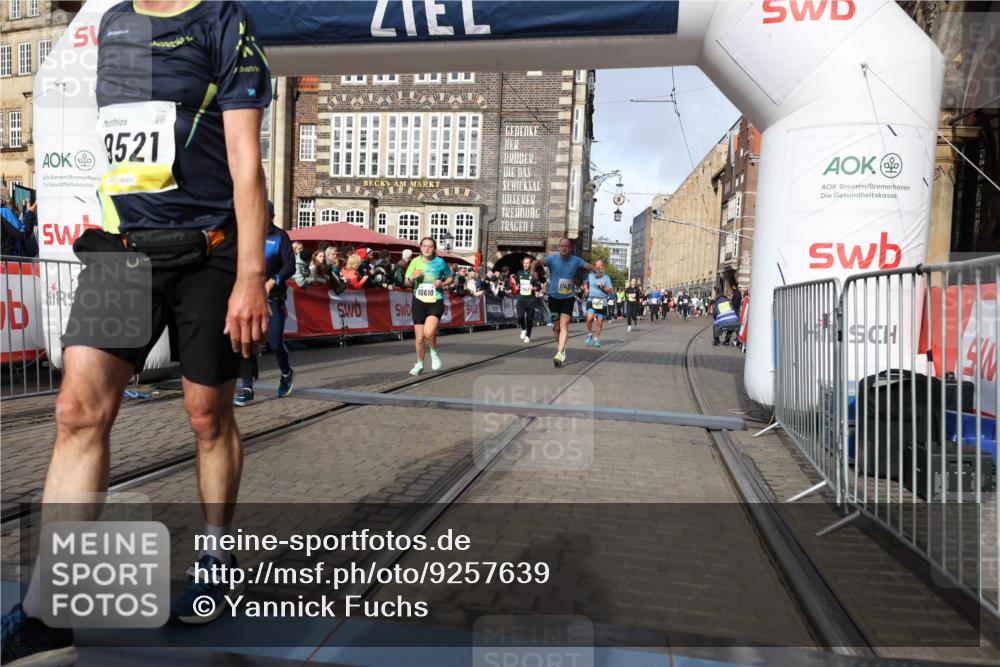 05.10.2025 - 20. swb-Marathon Bremen Yannick Fuchs http://msf.ph/oto/9257639 05.10.2025 10:55:59 Ziel 7147, 9521, 9621, 9882, 10253, 10287, 10385, 10610, 10653, 10654, 10800, 11052, 11249, 11439, 11624 meine-sportfotos.de