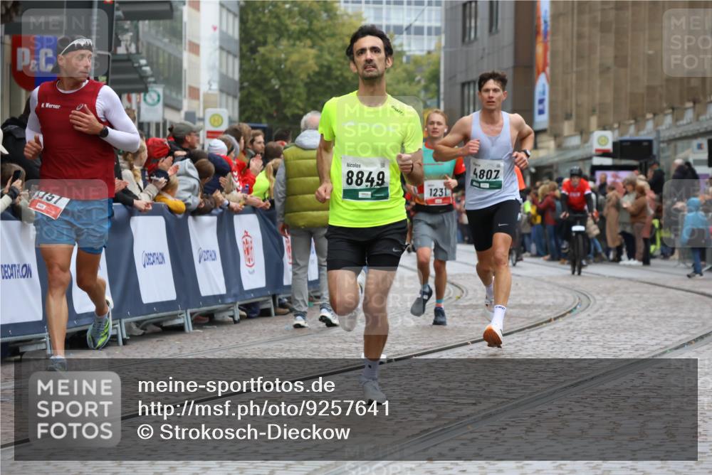 05.10.2025 - 20. swb-Marathon Bremen Strokosch-Dieckow http://msf.ph/oto/9257641 05.10.2025 12:55:01 Ziel 298, 508, 1231, 2151, 4030, 4807, 8849 meine-sportfotos.de