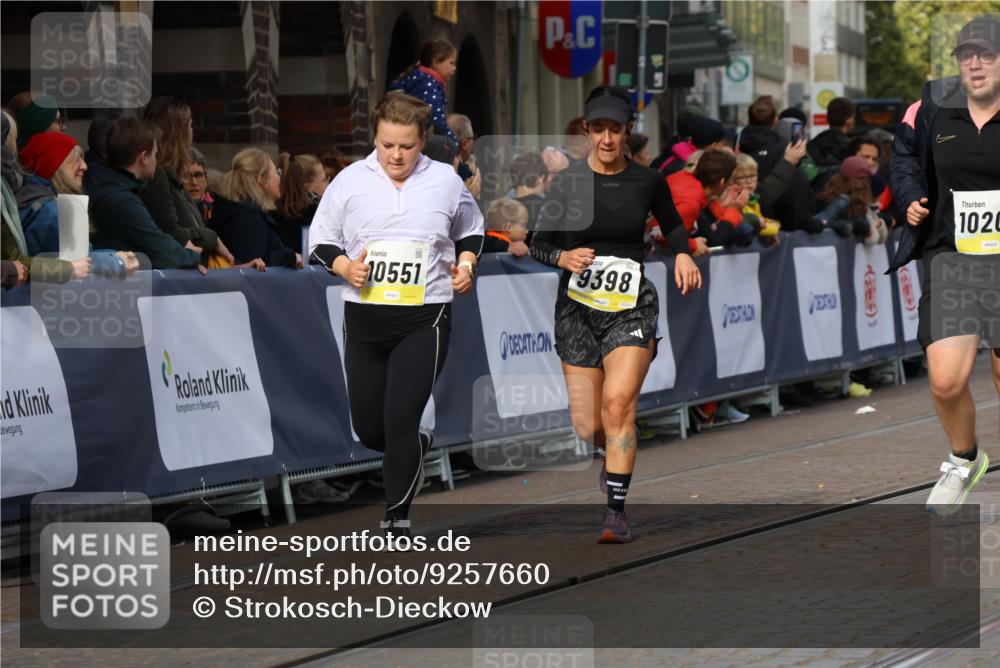 05.10.2025 - 20. swb-Marathon Bremen Strokosch-Dieckow http://msf.ph/oto/9257660 05.10.2025 11:03:59 Ziel 7123, 9275, 9398, 10205, 10265, 10271, 10551, 11183, 11609, 11611 meine-sportfotos.de