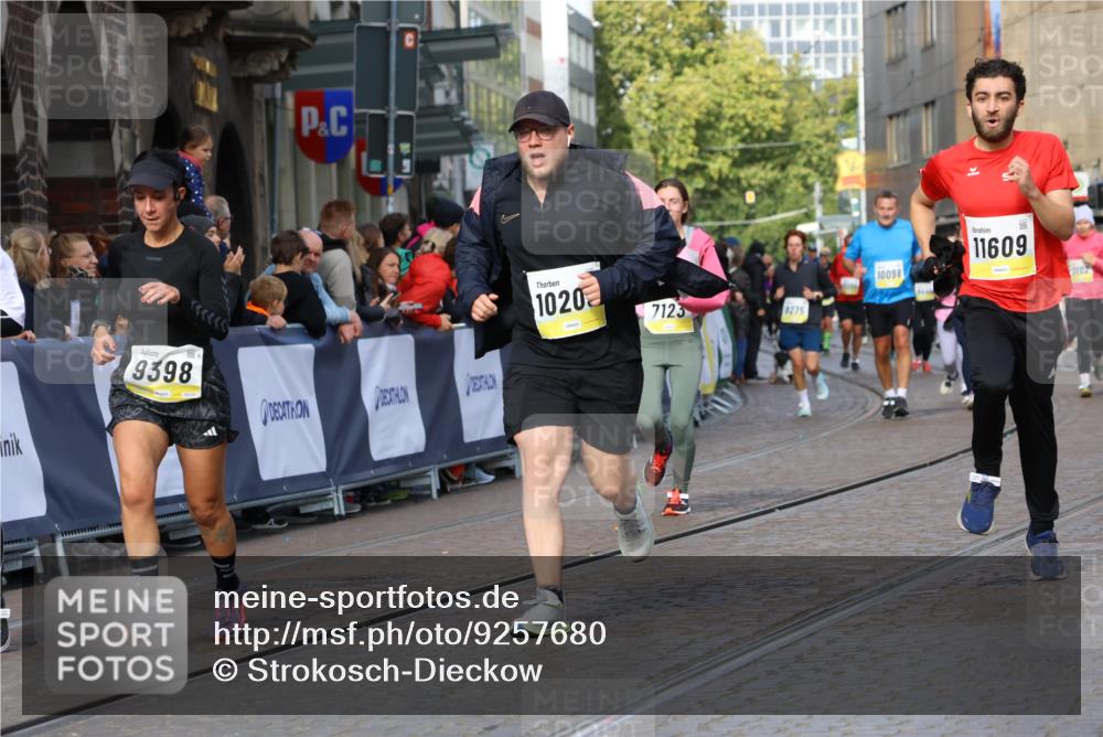 05.10.2025 - 20. swb-Marathon Bremen Strokosch-Dieckow http://msf.ph/oto/9257680 05.10.2025 11:04:00 Ziel 7123, 9275, 9398, 10205, 10265, 10271, 10551, 11183, 11609, 11611 meine-sportfotos.de