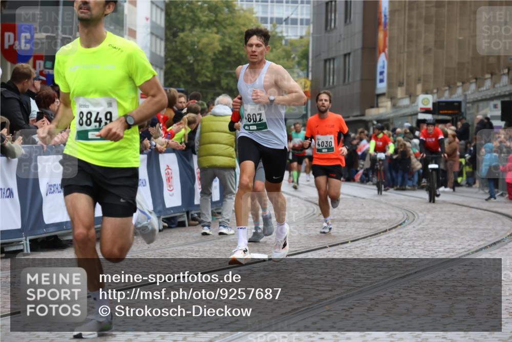 05.10.2025 - 20. swb-Marathon Bremen Strokosch-Dieckow http://msf.ph/oto/9257687 05.10.2025 12:55:02 Ziel 508, 1231, 2151, 4030, 4807, 8849 meine-sportfotos.de
