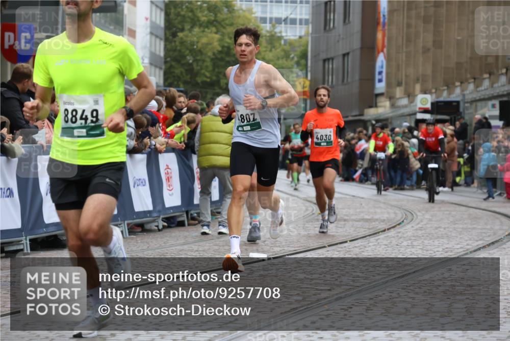 05.10.2025 - 20. swb-Marathon Bremen Strokosch-Dieckow http://msf.ph/oto/9257708 05.10.2025 12:55:02 Ziel 508, 1231, 2151, 4030, 4807, 8849 meine-sportfotos.de