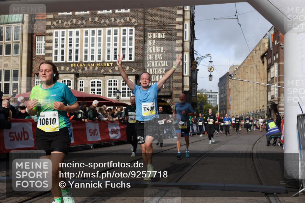 05.10.2025 - 20. swb-Marathon Bremen Yannick Fuchs http://msf.ph/oto/9257718 05.10.2025 10:56:00 Ziel 7147, 9521, 9871, 10253, 10385, 10610, 10653, 10654, 11052, 11249, 11439 meine-sportfotos.de