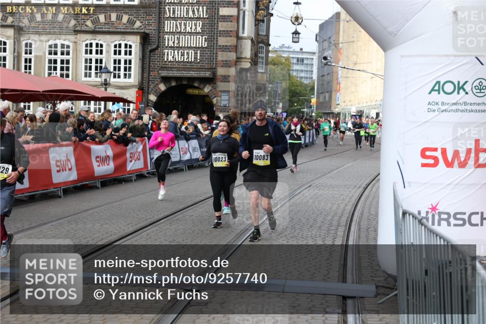 05.10.2025 - 20. swb-Marathon Bremen Yannick Fuchs http://msf.ph/oto/9257740 05.10.2025 11:16:29 Ziel 7110, 10023, 10083, 10379, 10450, 11029, 11247 meine-sportfotos.de