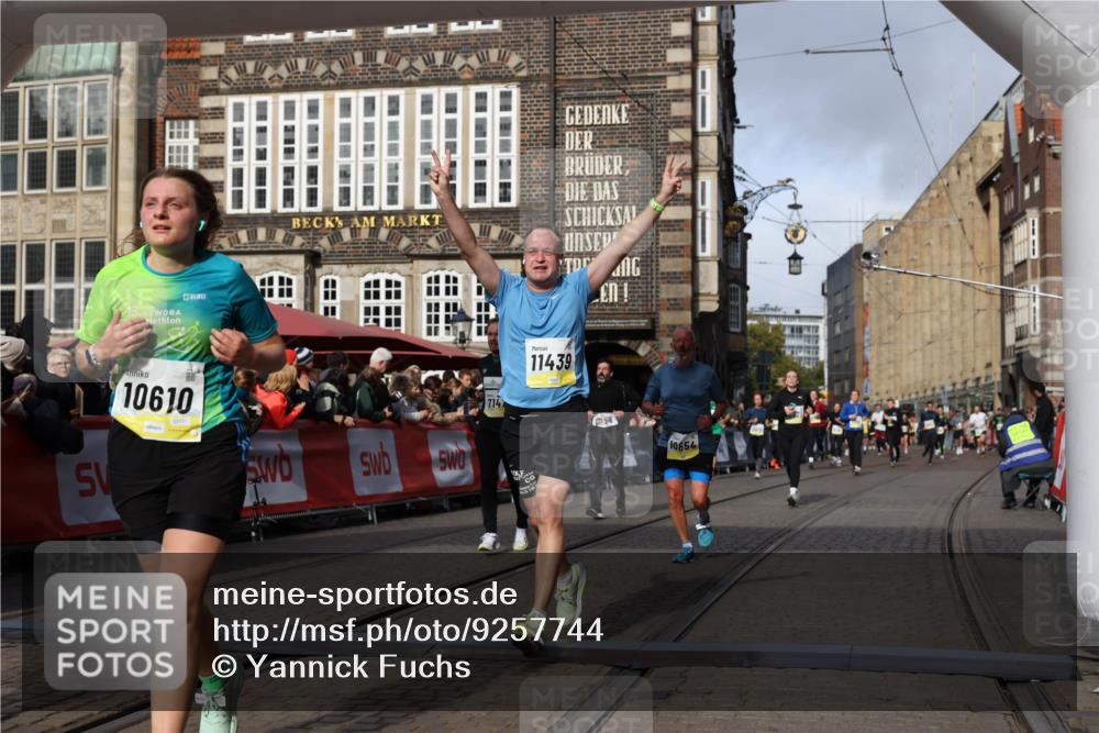 05.10.2025 - 20. swb-Marathon Bremen Yannick Fuchs http://msf.ph/oto/9257744 05.10.2025 10:56:00 Ziel 7147, 9521, 9871, 10253, 10385, 10610, 10653, 10654, 11052, 11249, 11439 meine-sportfotos.de