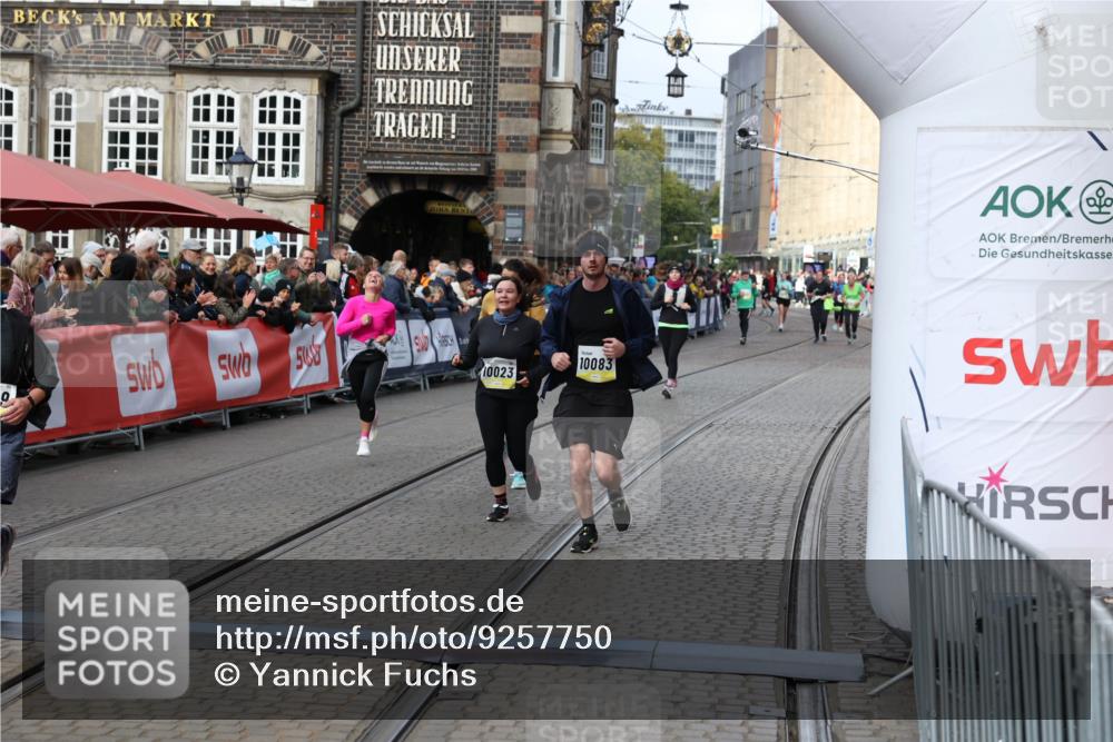 05.10.2025 - 20. swb-Marathon Bremen Yannick Fuchs http://msf.ph/oto/9257750 05.10.2025 11:16:29 Ziel 7110, 10023, 10083, 10379, 10450, 11029, 11247 meine-sportfotos.de