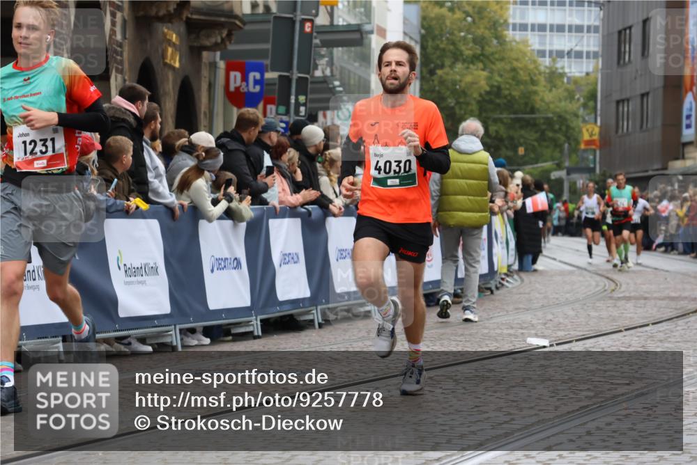 05.10.2025 - 20. swb-Marathon Bremen Strokosch-Dieckow http://msf.ph/oto/9257778 05.10.2025 12:55:06 Ziel 1231, 2151, 4030, 4807 meine-sportfotos.de
