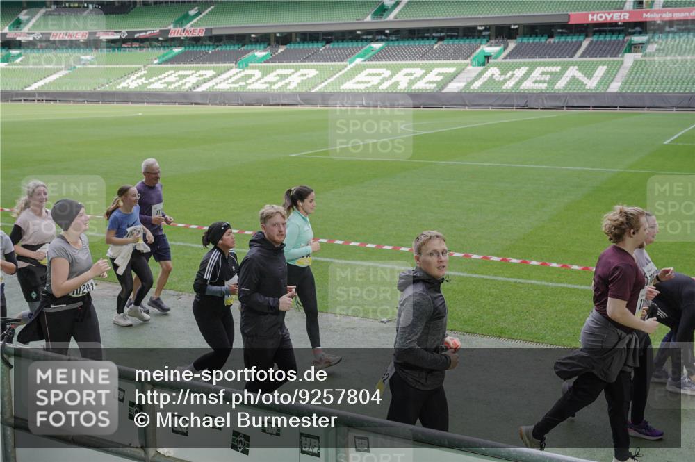 05.10.2025 - 20. swb-Marathon Bremen Michael Burmester http://msf.ph/oto/9257804 05.10.2025 10:45:21 Laufen im Stadion 7109, 7110, 8476, 9203, 9242, 9264, 9342, 9441, 9567, 9756, 9767, 9768, 9899, 9948, 9970, 10000, 10114, 10115, 10186, 10190, 10201, 10282, 10292, 10339, 10340, 10379, 10472, 10602, 10622, 10647, 10671, 10728, 10752, 10808, 10842, 10846, 10957, 11060, 11085, 11117, 11118, 11139, 11264, 11367, 11375, 11378, 11407, 11541, 11557, 7007, 9012, 9303, 9479, 9572, 9631, 9667, 10273, 10665, 10984, 11072, 11293, 11385, 11448, 11544 meine-sportfotos.de