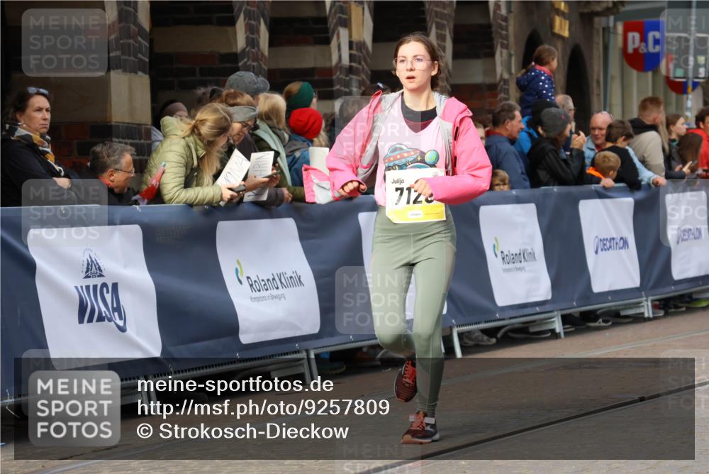 05.10.2025 - 20. swb-Marathon Bremen Strokosch-Dieckow http://msf.ph/oto/9257809 05.10.2025 11:04:04 Ziel 7123, 7789, 9275, 9398, 10205, 10551, 10853, 11001, 11077, 11102, 11611 meine-sportfotos.de