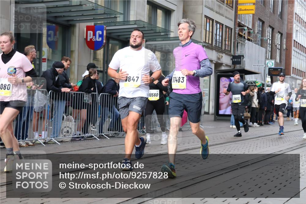 05.10.2025 - 20. swb-Marathon Bremen Strokosch-Dieckow http://msf.ph/oto/9257828 05.10.2025 10:58:37 Ziel 9346, 9349, 9518, 9542, 9601, 9692, 9847, 9977, 10039, 10080, 10263, 10353, 10357, 10560, 10561, 10588, 10594, 10607, 11290, 11483, 11612, 11651, 9346, 9349, 9518, 9542, 9601, 9692, 9847, 9977, 10039, 10080, 10263, 10353, 10357, 10560, 10561, 10588, 10594, 10607, 11290, 11483, 11612, 11651 meine-sportfotos.de