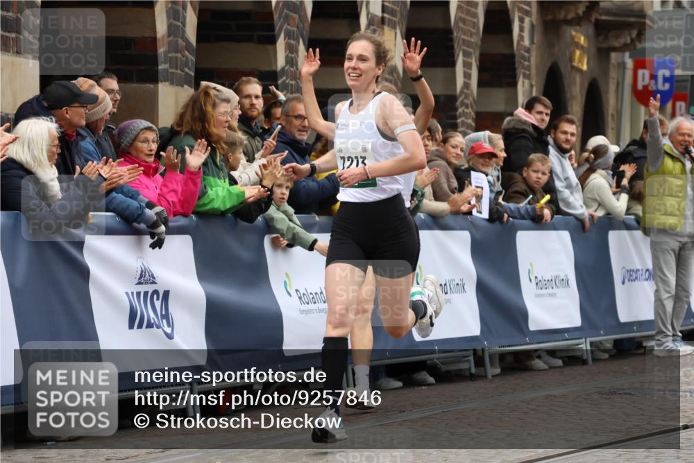05.10.2025 - 20. swb-Marathon Bremen Strokosch-Dieckow http://msf.ph/oto/9257846 05.10.2025 12:55:17 Ziel 235, 474, 2132, 6444, 7213, 7883 meine-sportfotos.de