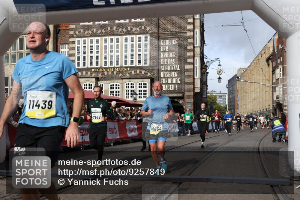 05.10.2025 - 20. swb-Marathon Bremen Yannick Fuchs http://msf.ph/oto/9257849 05.10.2025 10:56:02 Ziel 7147, 9521, 9871, 10253, 10385, 10610, 10654, 10921, 11052, 11439 meine-sportfotos.de