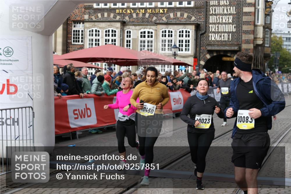 05.10.2025 - 20. swb-Marathon Bremen Yannick Fuchs http://msf.ph/oto/9257851 05.10.2025 11:16:32 Ziel 10023, 10083, 10379, 10450, 11029, 11358, 11404 meine-sportfotos.de