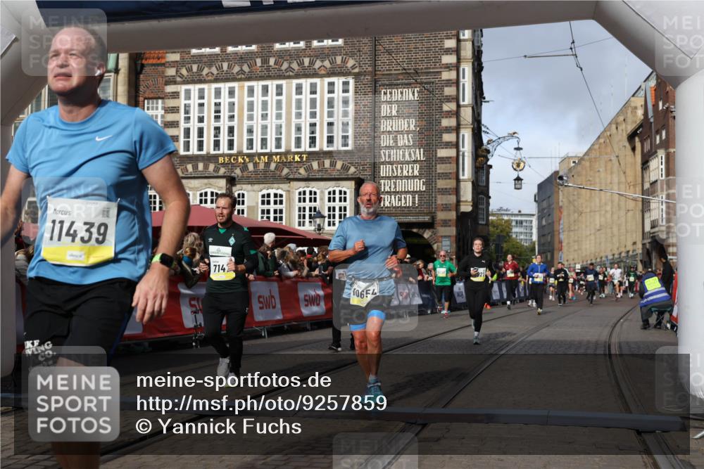 05.10.2025 - 20. swb-Marathon Bremen Yannick Fuchs http://msf.ph/oto/9257859 05.10.2025 10:56:02 Ziel 7147, 9521, 9871, 10253, 10385, 10610, 10654, 10921, 11052, 11439 meine-sportfotos.de