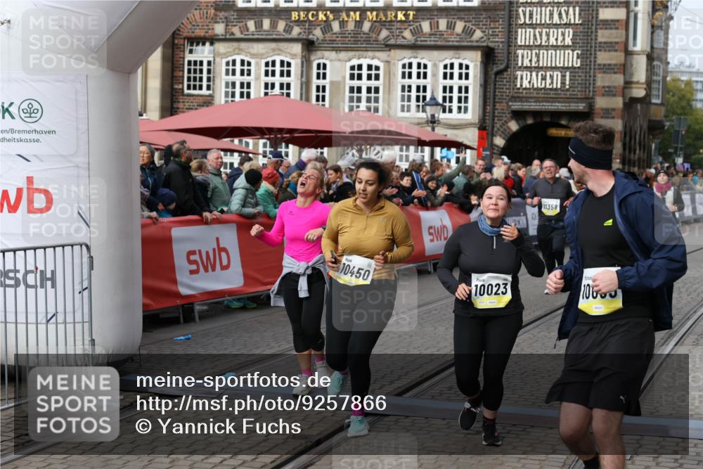 05.10.2025 - 20. swb-Marathon Bremen Yannick Fuchs http://msf.ph/oto/9257866 05.10.2025 11:16:32 Ziel 10023, 10083, 10379, 10450, 11029, 11358, 11404 meine-sportfotos.de