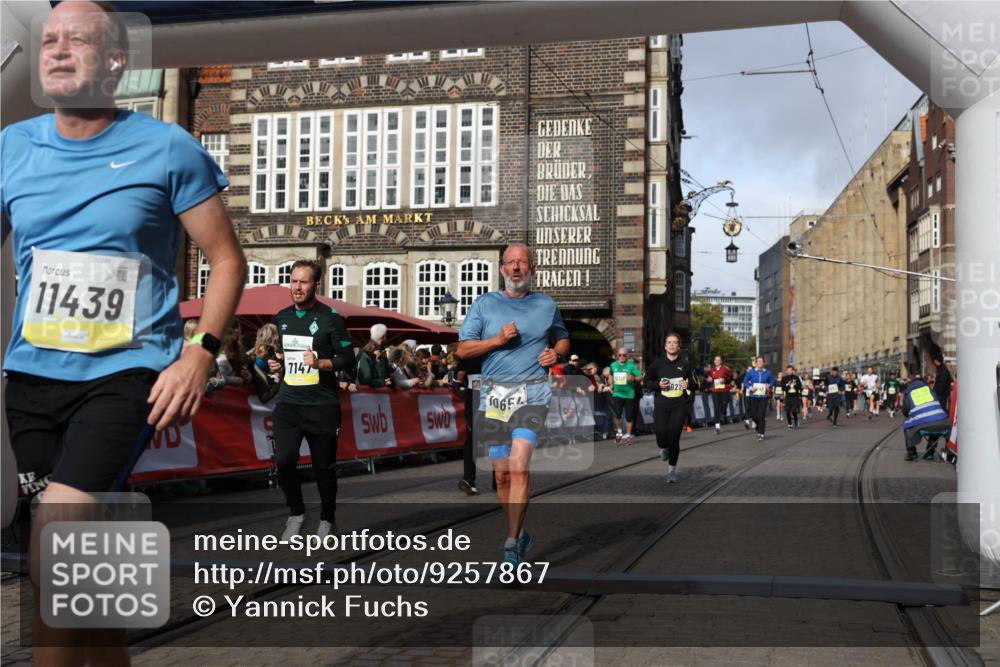05.10.2025 - 20. swb-Marathon Bremen Yannick Fuchs http://msf.ph/oto/9257867 05.10.2025 10:56:02 Ziel 7147, 9521, 9871, 10253, 10385, 10610, 10654, 10921, 11052, 11439 meine-sportfotos.de