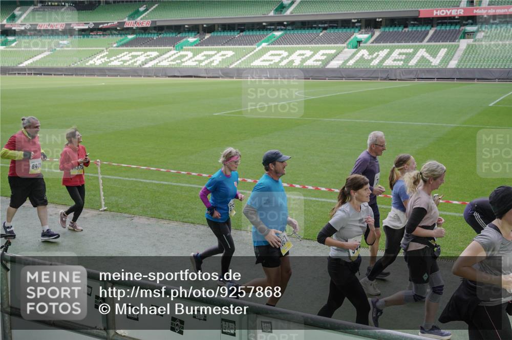 05.10.2025 - 20. swb-Marathon Bremen Michael Burmester http://msf.ph/oto/9257868 05.10.2025 10:45:23 Laufen im Stadion 7109, 7110, 8476, 9203, 9242, 9264, 9342, 9441, 9567, 9756, 9767, 9768, 9899, 9948, 9970, 10000, 10114, 10115, 10186, 10190, 10201, 10282, 10292, 10339, 10340, 10379, 10472, 10602, 10622, 10647, 10671, 10728, 10752, 10808, 10842, 10846, 10957, 11020, 11060, 11085, 11117, 11118, 11139, 11264, 11367, 11375, 11378, 11407, 11541, 11557, 7007, 9012, 9303, 9479, 9572, 9631, 9667, 9899, 10273, 10665, 10984, 11072, 11293, 11385, 11448, 11544 meine-sportfotos.de