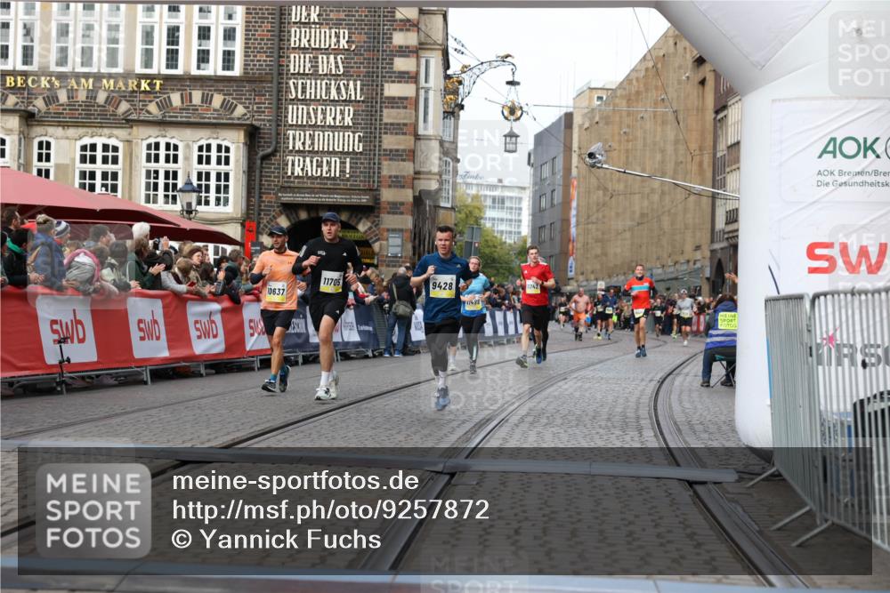 05.10.2025 - 20. swb-Marathon Bremen Yannick Fuchs http://msf.ph/oto/9257872 05.10.2025 10:47:29 Ziel 9428, 9670, 9711, 10637, 10667, 11498, 11705 meine-sportfotos.de