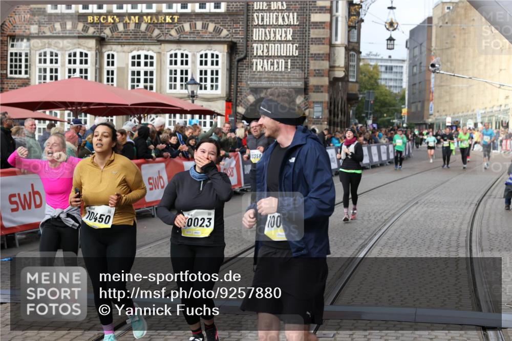 05.10.2025 - 20. swb-Marathon Bremen Yannick Fuchs http://msf.ph/oto/9257880 05.10.2025 11:16:32 Ziel 10023, 10083, 10379, 10450, 11029, 11358, 11404 meine-sportfotos.de