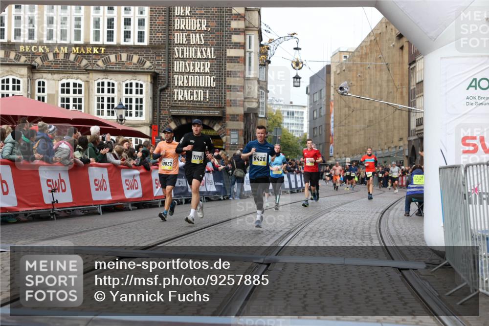 05.10.2025 - 20. swb-Marathon Bremen Yannick Fuchs http://msf.ph/oto/9257885 05.10.2025 10:47:29 Ziel 9428, 9670, 9711, 10637, 10667, 11498, 11705 meine-sportfotos.de