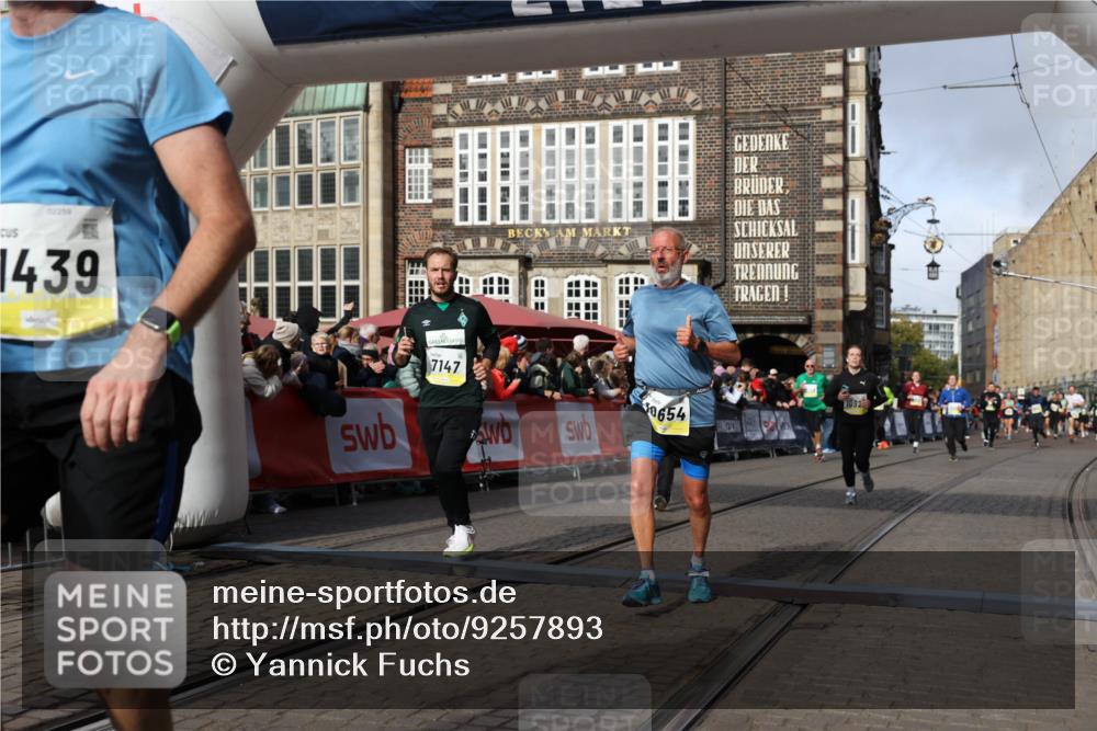 05.10.2025 - 20. swb-Marathon Bremen Yannick Fuchs http://msf.ph/oto/9257893 05.10.2025 10:56:02 Ziel 7147, 9521, 9871, 10253, 10385, 10610, 10654, 10921, 11052, 11439 meine-sportfotos.de