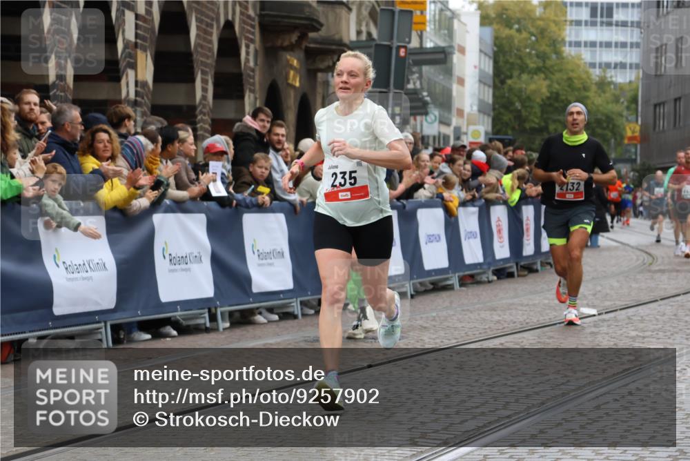 05.10.2025 - 20. swb-Marathon Bremen Strokosch-Dieckow http://msf.ph/oto/9257902 05.10.2025 12:55:19 Ziel 235, 474, 1443, 2132, 6444, 7213, 7883 meine-sportfotos.de